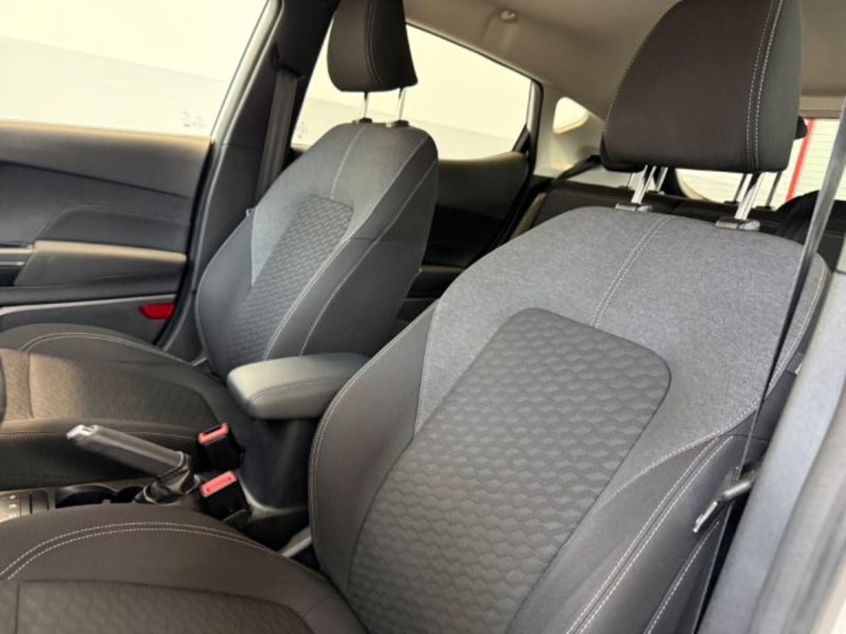 Ford Fiesta 1.1 75 CV 5 porte Titanium (11)