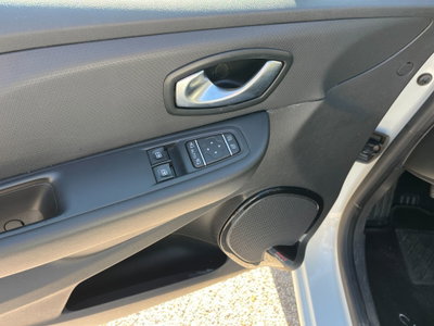 Renault Clio TCe 12V 75 CV 5 porte Moschino Intens (10)