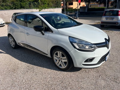 Renault Clio TCe 12V 75 CV 5 porte Moschino Intens (3)