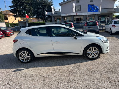 Renault Clio TCe 12V 75 CV 5 porte Moschino Intens (4)
