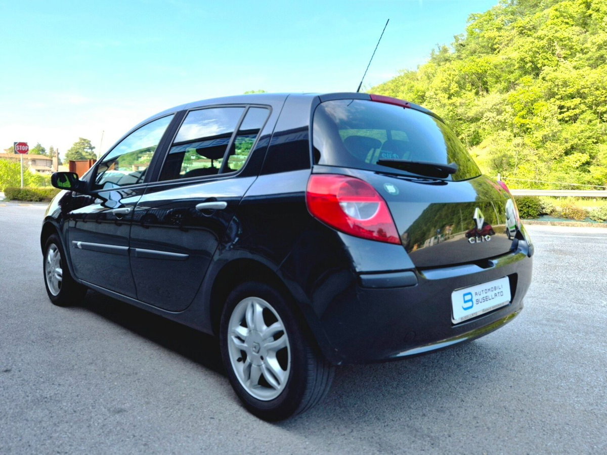 Renault Clio Storia 1.2 16V 5 porte Confort (10)