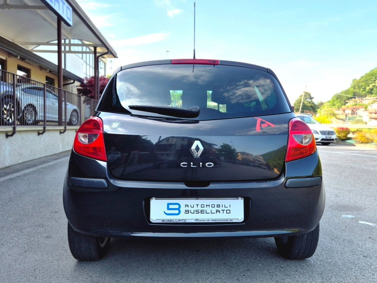 Renault Clio Storia 1.2 16V 5 porte Confort (11)
