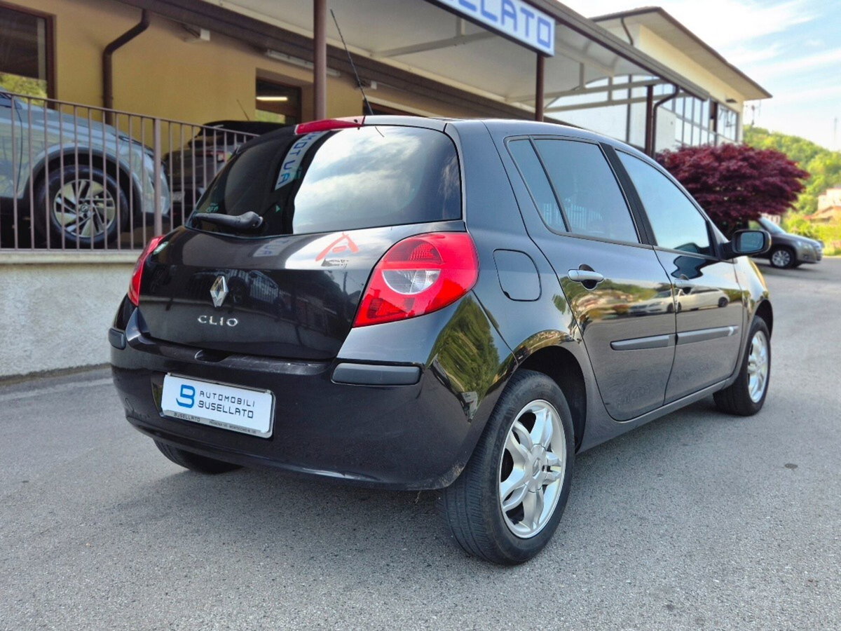 Renault Clio Storia 1.2 16V 5 porte Confort (12)