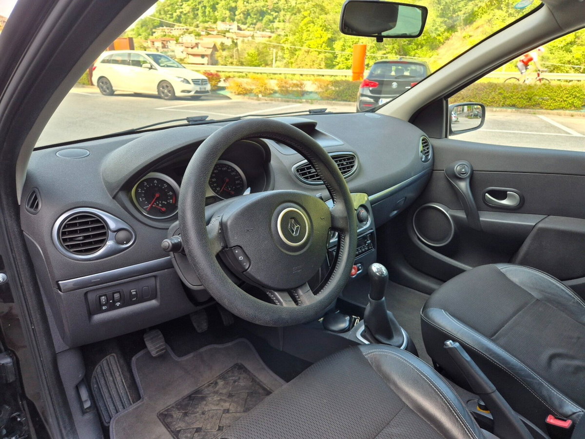 Renault Clio Storia 1.2 16V 5 porte Confort (4)