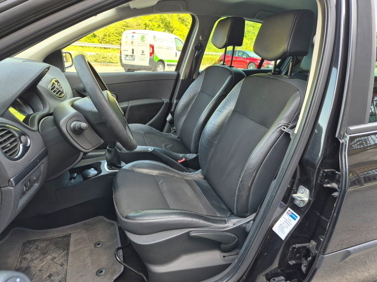 Renault Clio Storia 1.2 16V 5 porte Confort (5)
