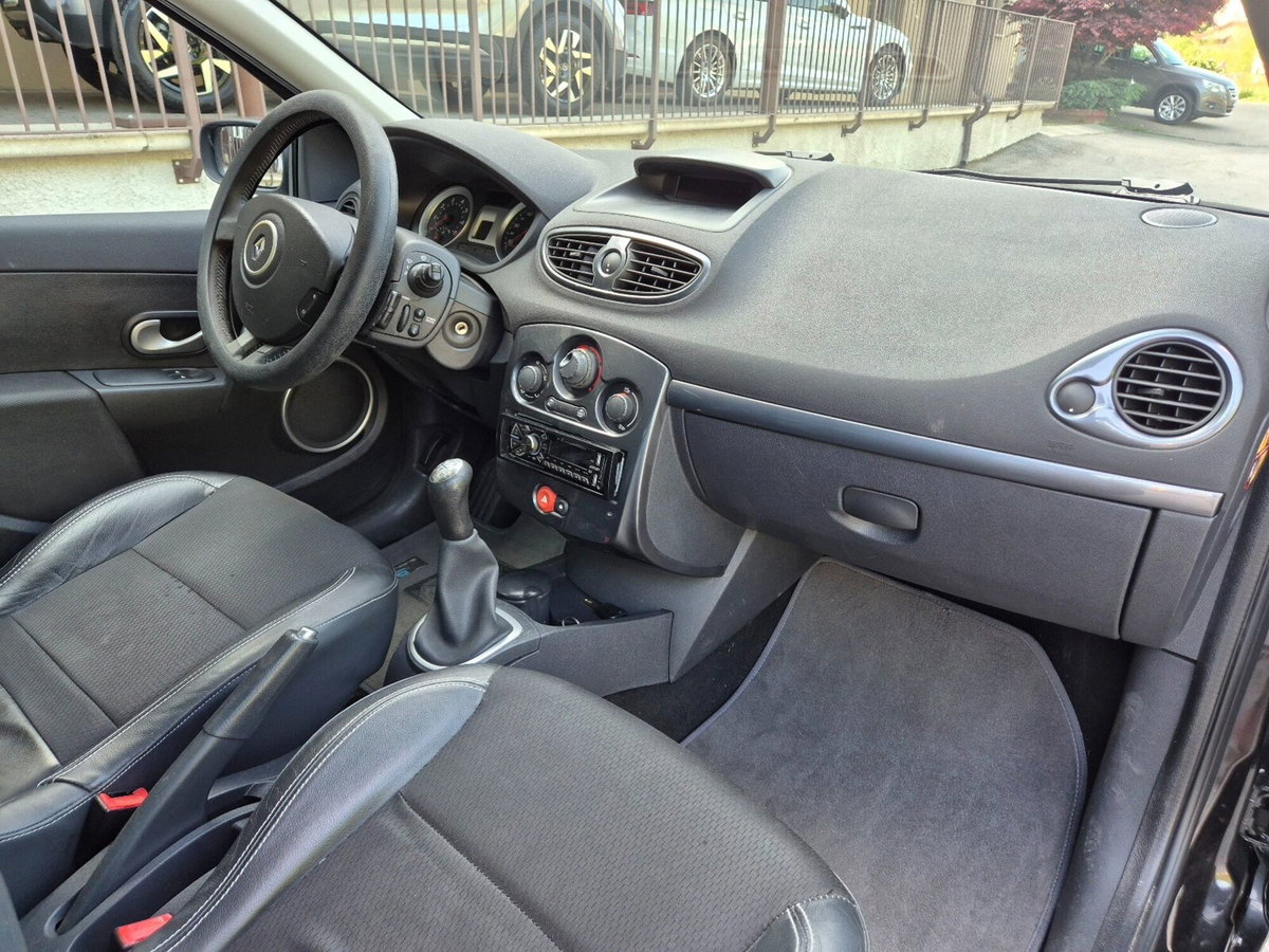 Renault Clio Storia 1.2 16V 5 porte Confort (9)