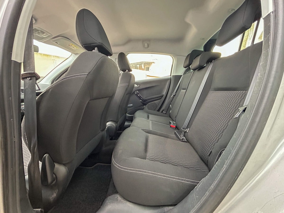 Peugeot 208 75 5 porte Active (6)