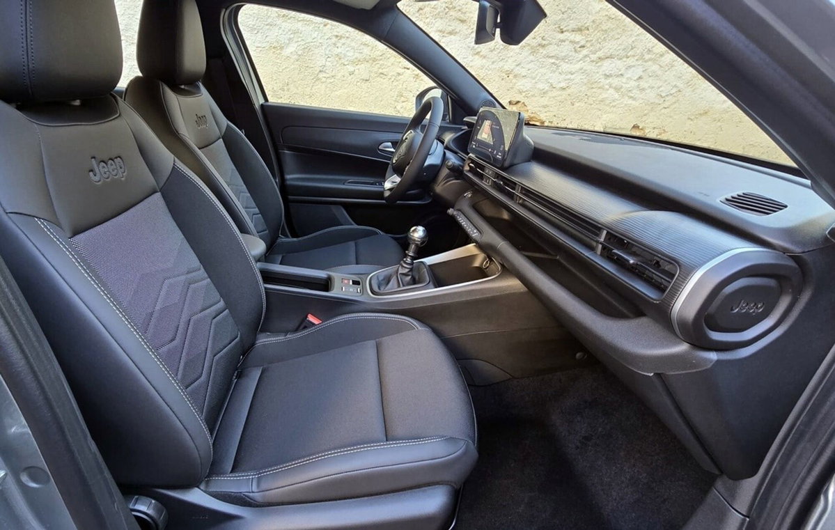Jeep Avenger 1.2 turbo Altitude fwd 100cv (12)