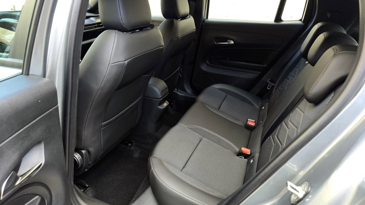Jeep Avenger 1.2 turbo Altitude fwd 100cv (13)
