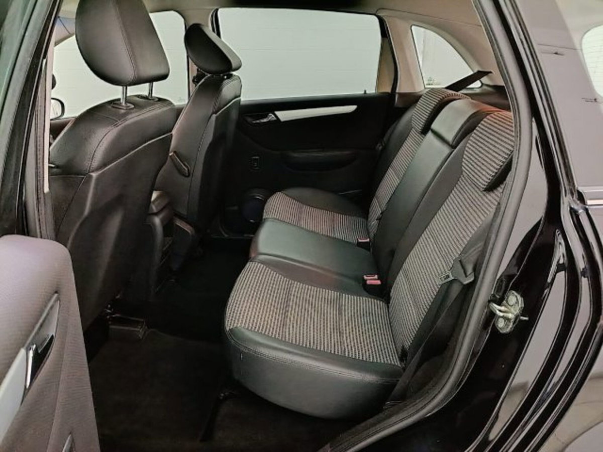 Mercedes-Benz Classe B 150 Sport (10)