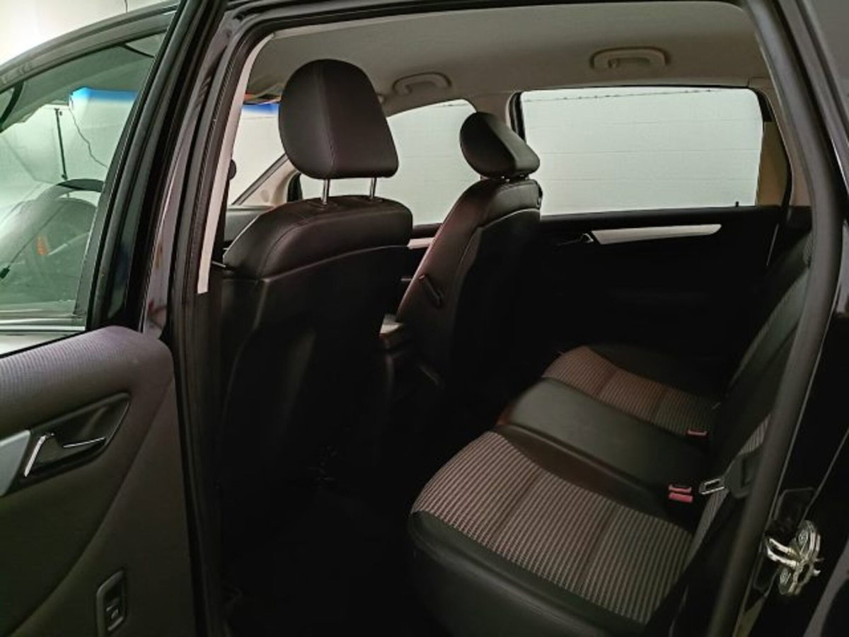 Mercedes-Benz Classe B 150 Sport (9)