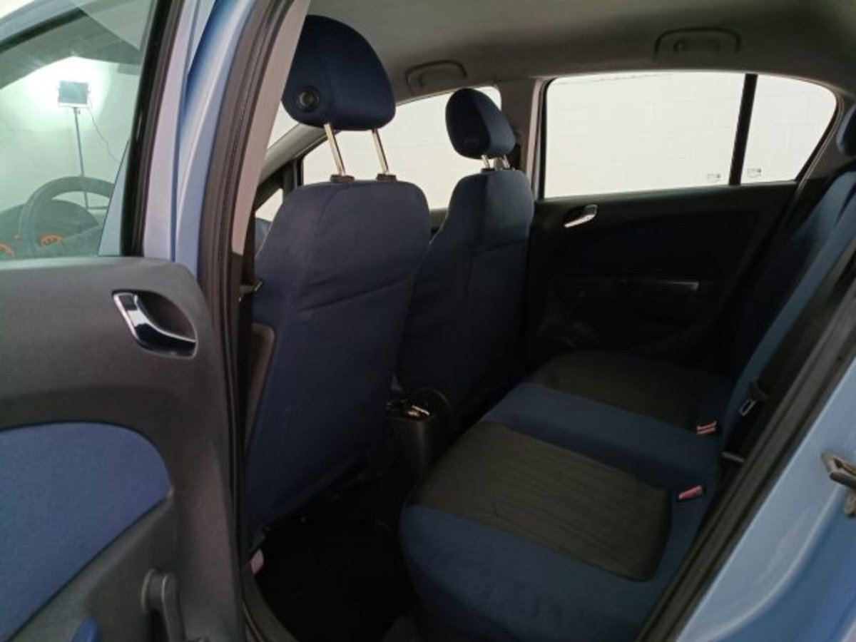 Opel Corsa 1.2 5 porte Club (10)