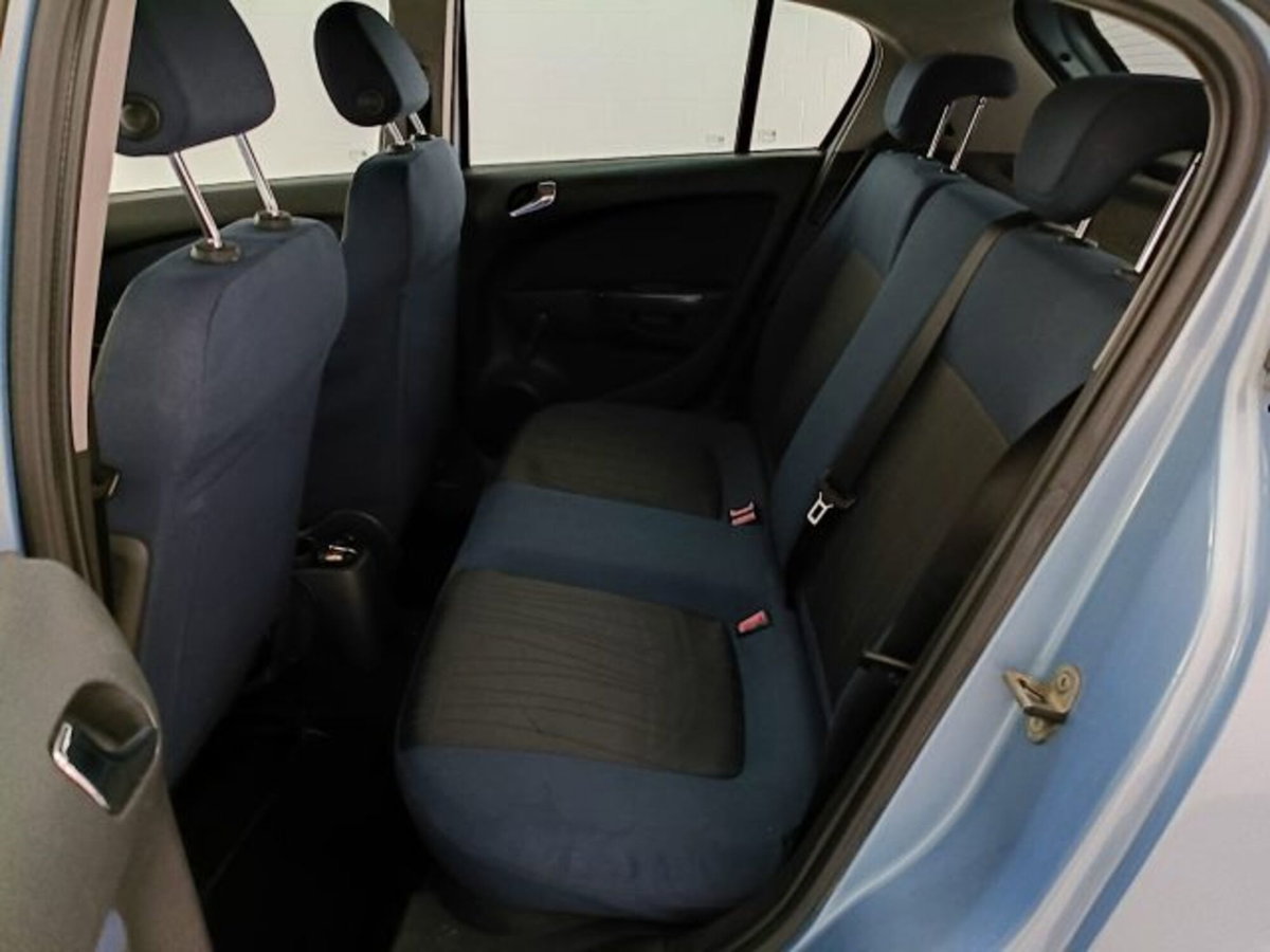 Opel Corsa 1.2 5 porte Club (11)