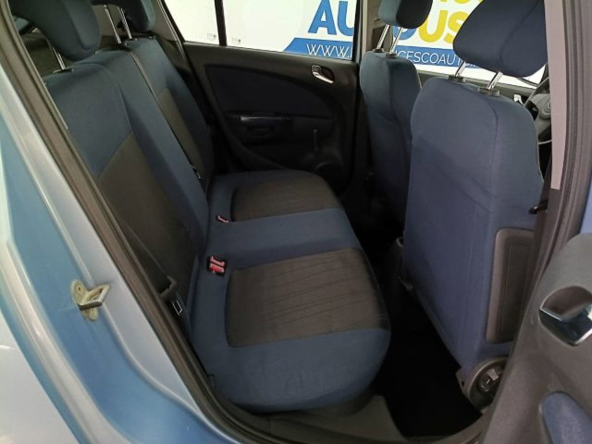 Opel Corsa 1.2 5 porte Club (12)