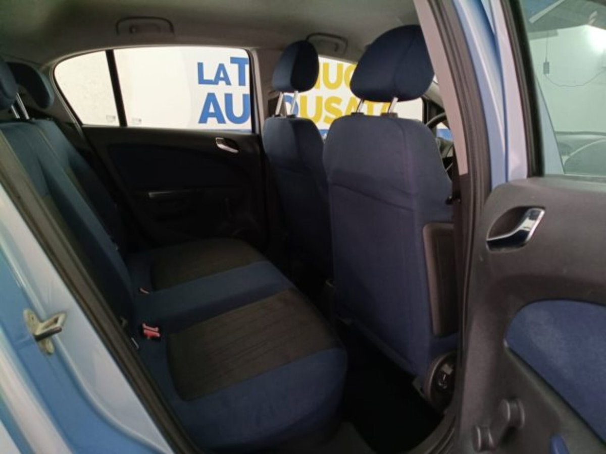 Opel Corsa 1.2 5 porte Club (13)