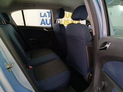 Opel Corsa 1.2 5 porte Club (13)