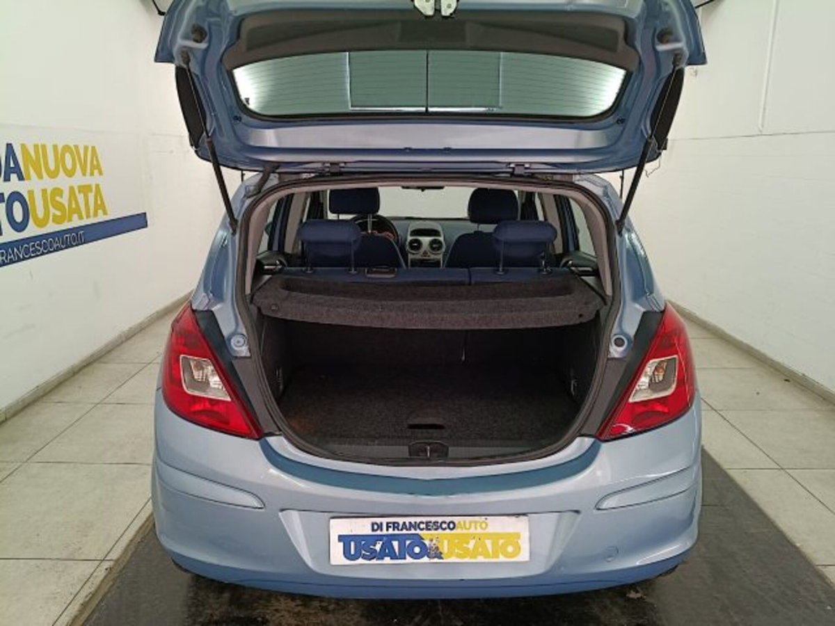 Opel Corsa 1.2 5 porte Club (16)