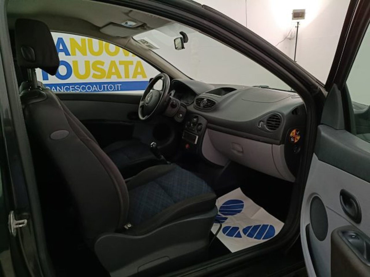 Renault Clio 1.4 16V 3 porte Confort (10)