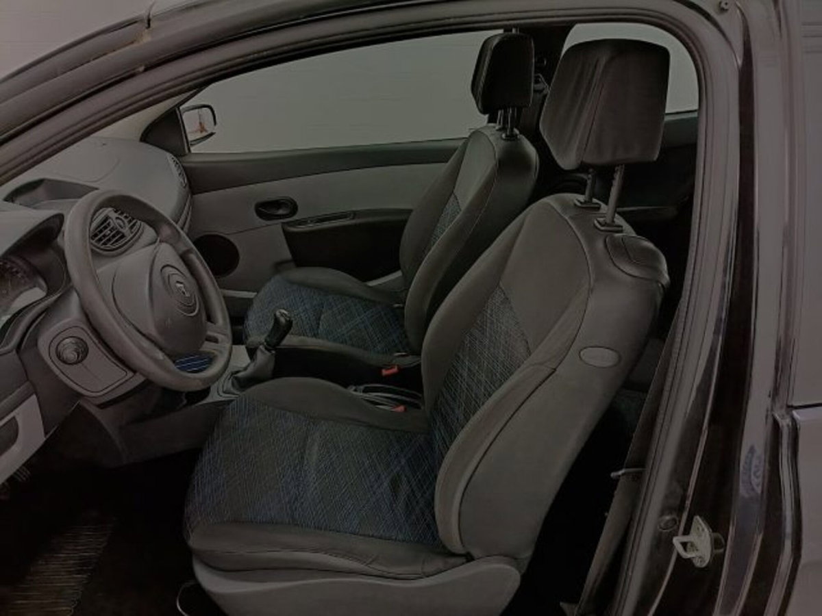 Renault Clio 1.4 16V 3 porte Confort (6)