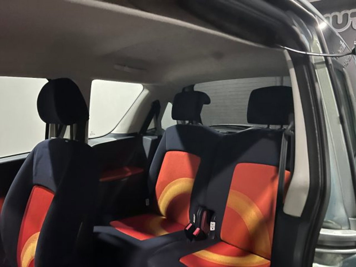 Peugeot 1007 1.4 HDi Sporty (10)
