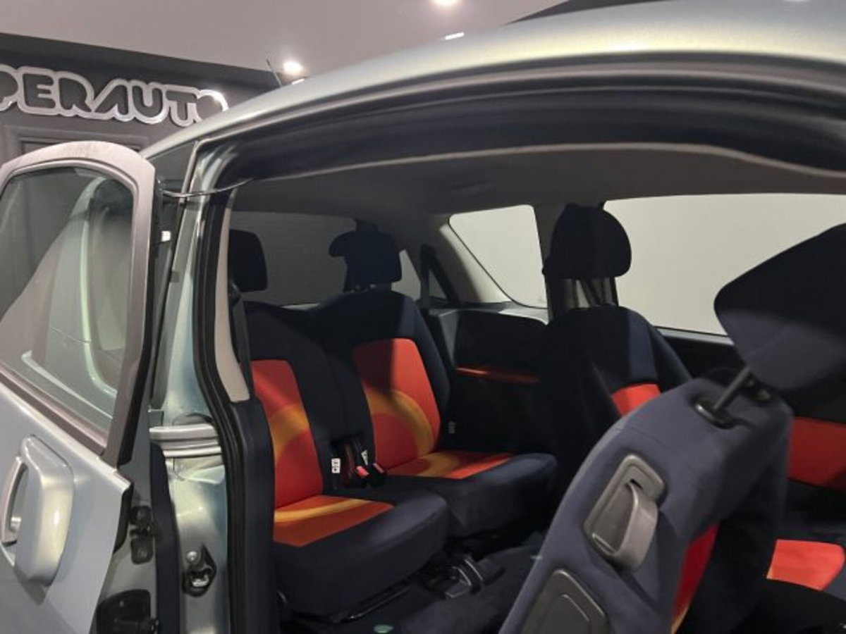 Peugeot 1007 1.4 HDi Sporty (11)