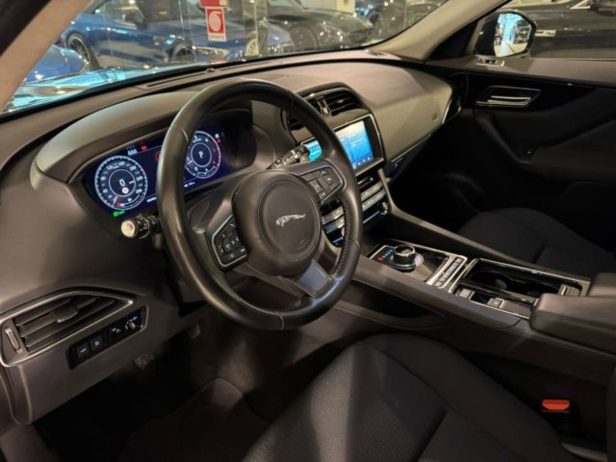 Jaguar F-Pace 2.0d i4 mhev R-Dynamic SE 90th Anniversary Edition awd 204cv auto (11)