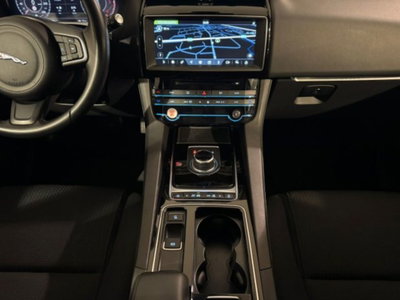 Jaguar F-Pace 2.0d i4 mhev R-Dynamic SE 90th Anniversary Edition awd 204cv auto (15)