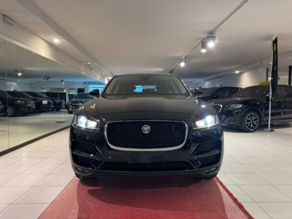 Jaguar F-Pace 2.0d i4 mhev R-Dynamic SE 90th Anniversary Edition awd 204cv auto (2)
