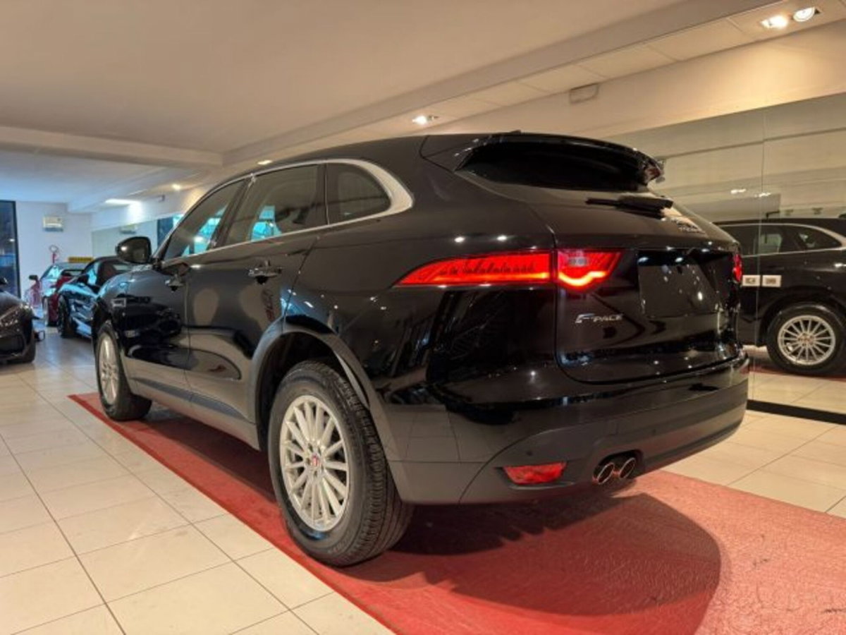 Jaguar F-Pace 2.0d i4 mhev R-Dynamic SE 90th Anniversary Edition awd 204cv auto (6)