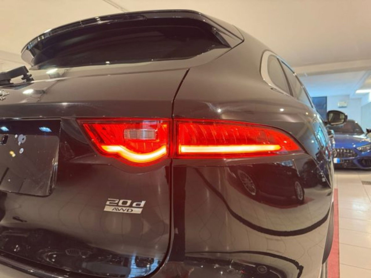 Jaguar F-Pace 2.0d i4 mhev R-Dynamic SE 90th Anniversary Edition awd 204cv auto (9)