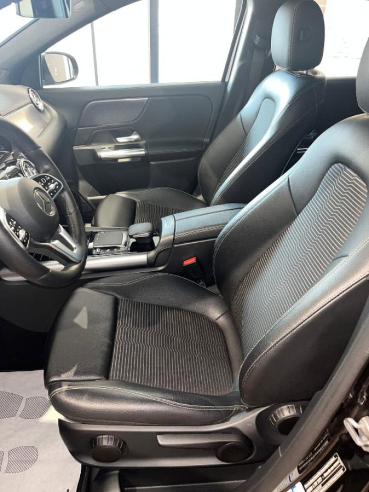 Mercedes-Benz GLA SUV 200 d Business Extra auto (12)