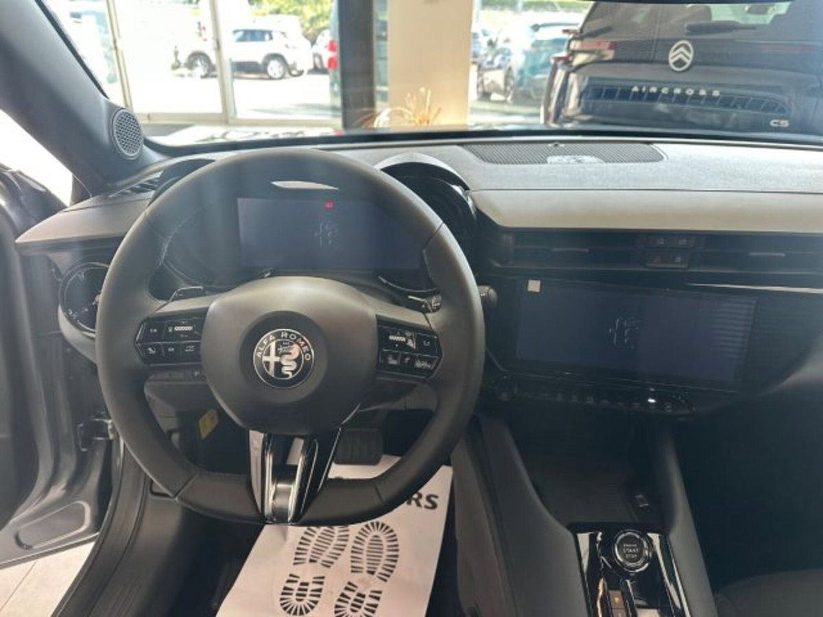 Alfa Romeo Junior 1.2 ibrida 145cv edct6 (6)