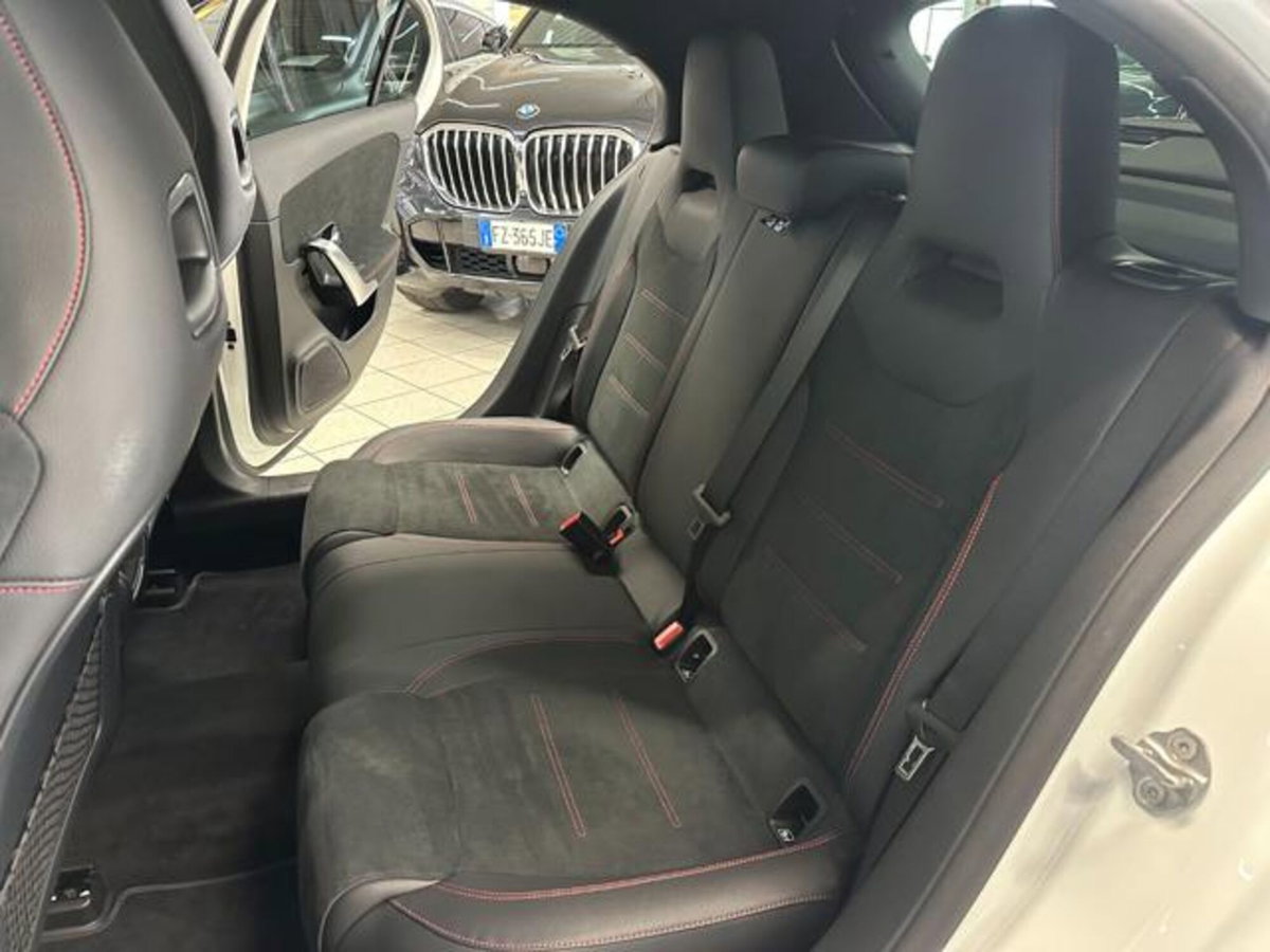 Mercedes-Benz Classe A 250 AMG Line Premium Plus 4matic auto (12)