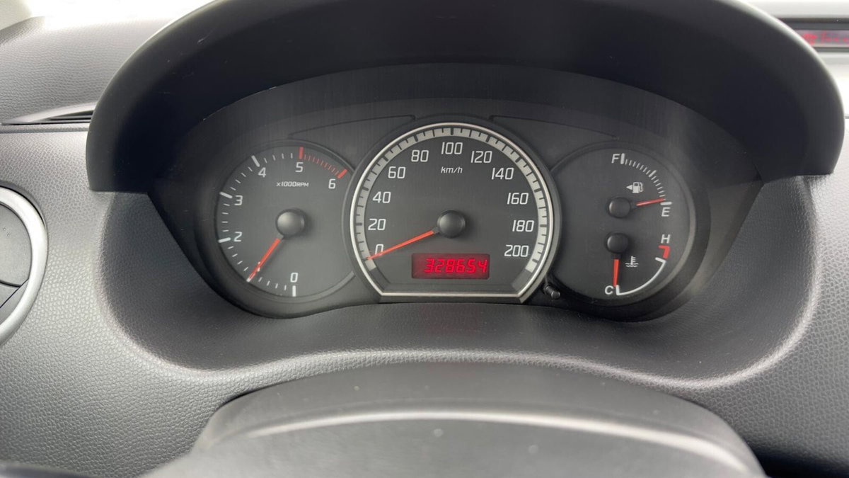 Suzuki Swift 1.3 DDiS 3p. GL (15)