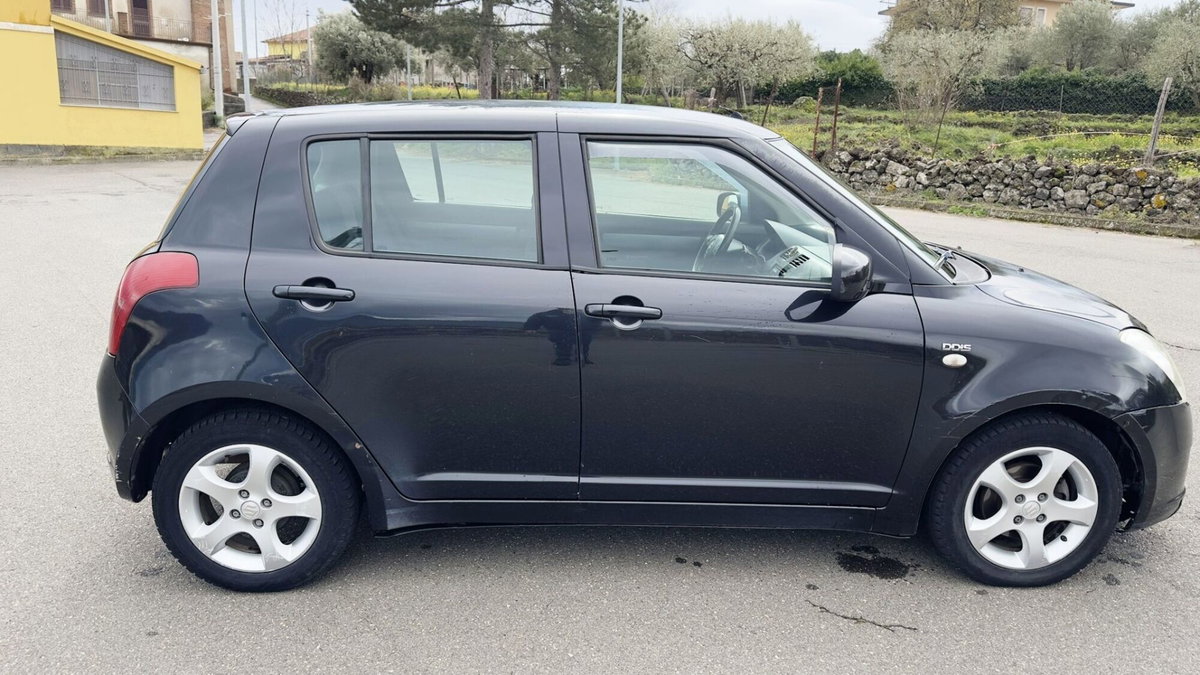 Suzuki Swift 1.3 DDiS 3p. GL (2)