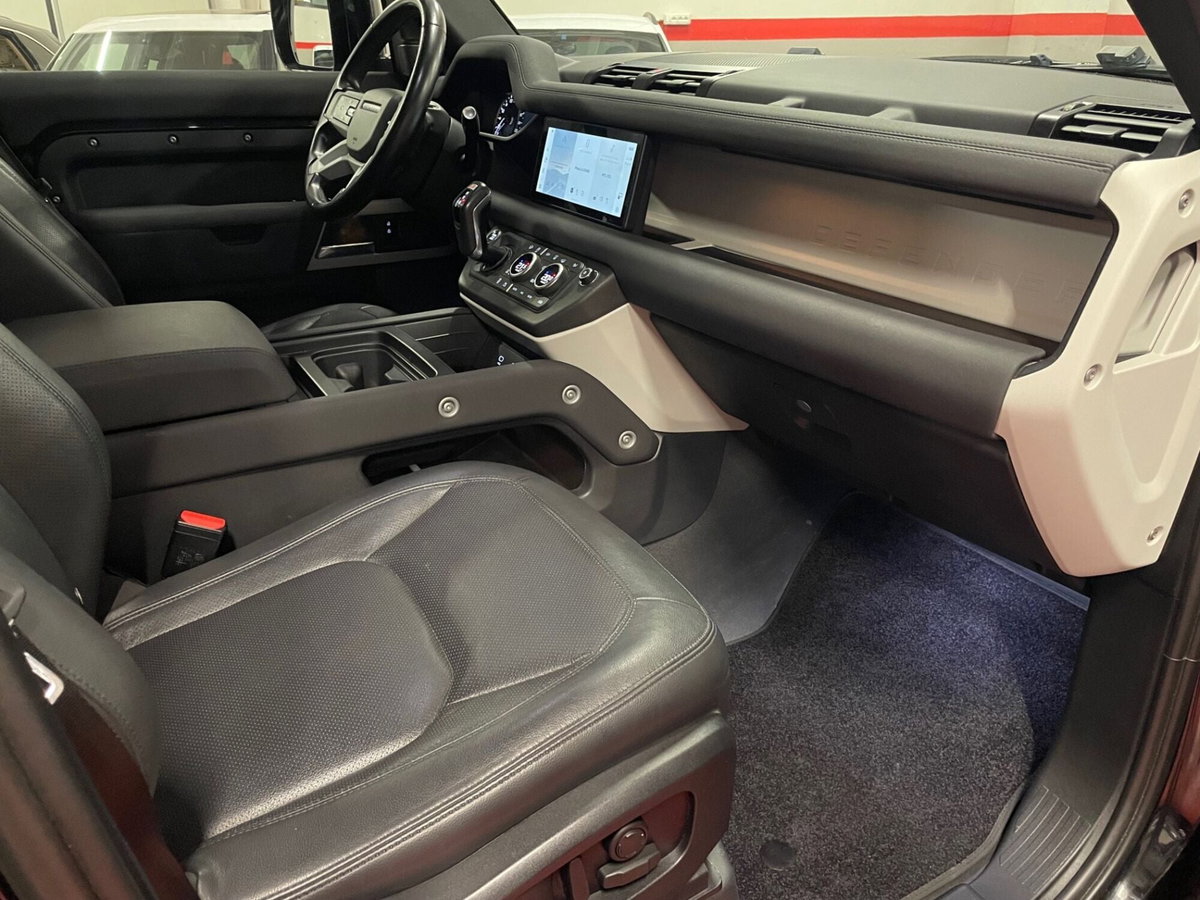 Land Rover Defender 110 3.0D I6 200 CV AWD Auto X-Dynamic HSE (12)
