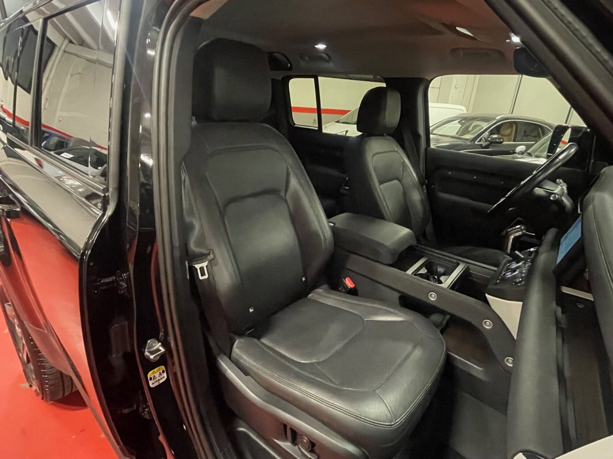 Land Rover Defender 110 3.0D I6 200 CV AWD Auto X-Dynamic HSE (13)