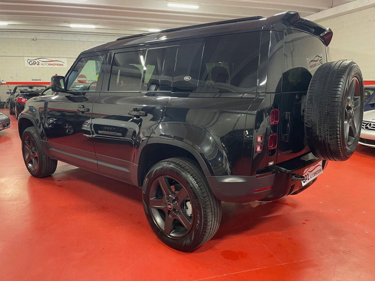 Land Rover Defender 110 3.0D I6 200 CV AWD Auto X-Dynamic HSE (2)