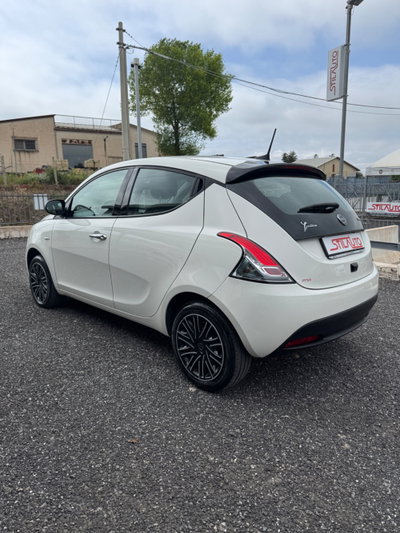 Lancia Ypsilon 1.0 FireFly 5 porte S&S Hybrid Gold Plus (2)
