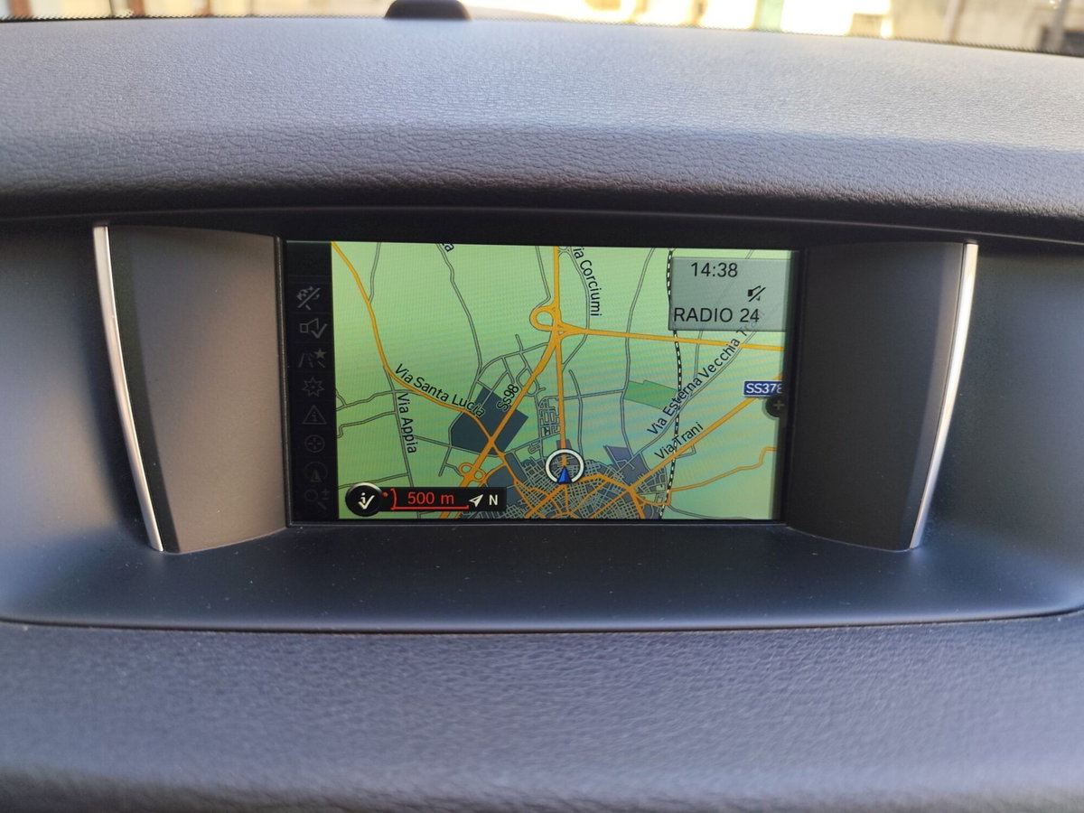 BMW X1 sDrive18d X Line (12)