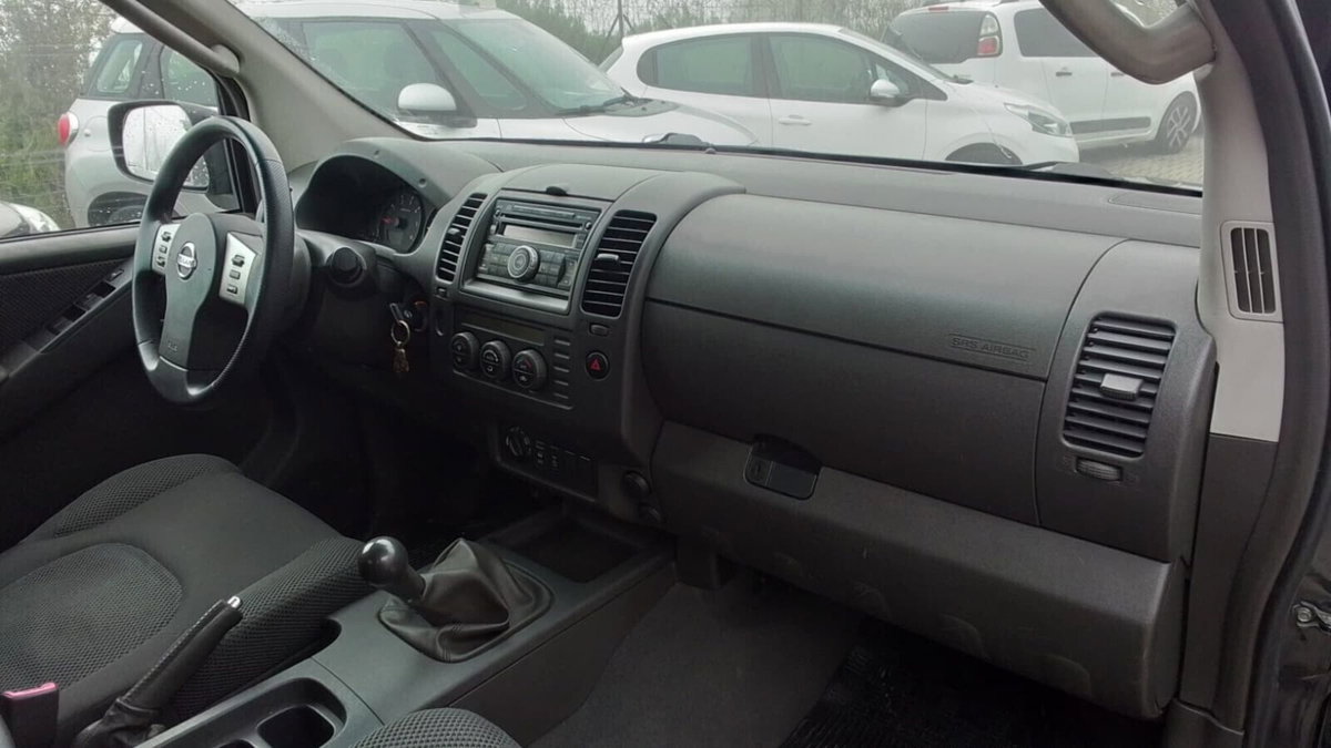 Nissan Navara 2.5 dCi 4 porte Double Cab XE (5)