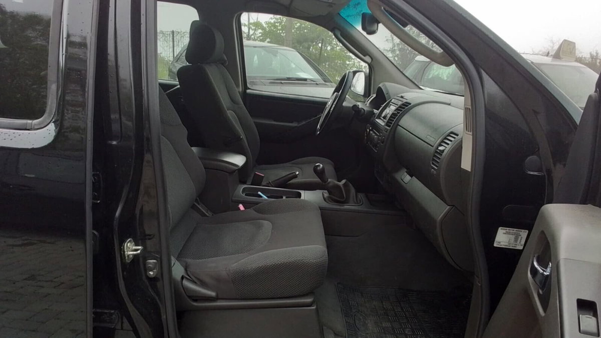 Nissan Navara 2.5 dCi 4 porte Double Cab XE (6)