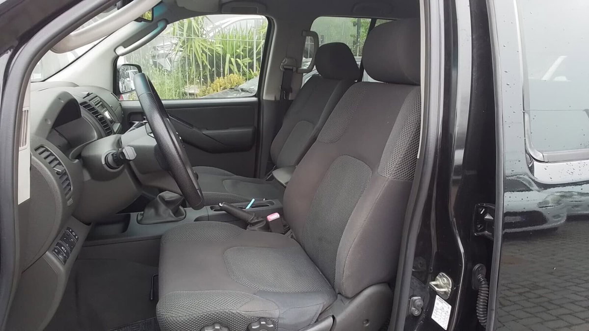 Nissan Navara 2.5 dCi 4 porte Double Cab XE (8)