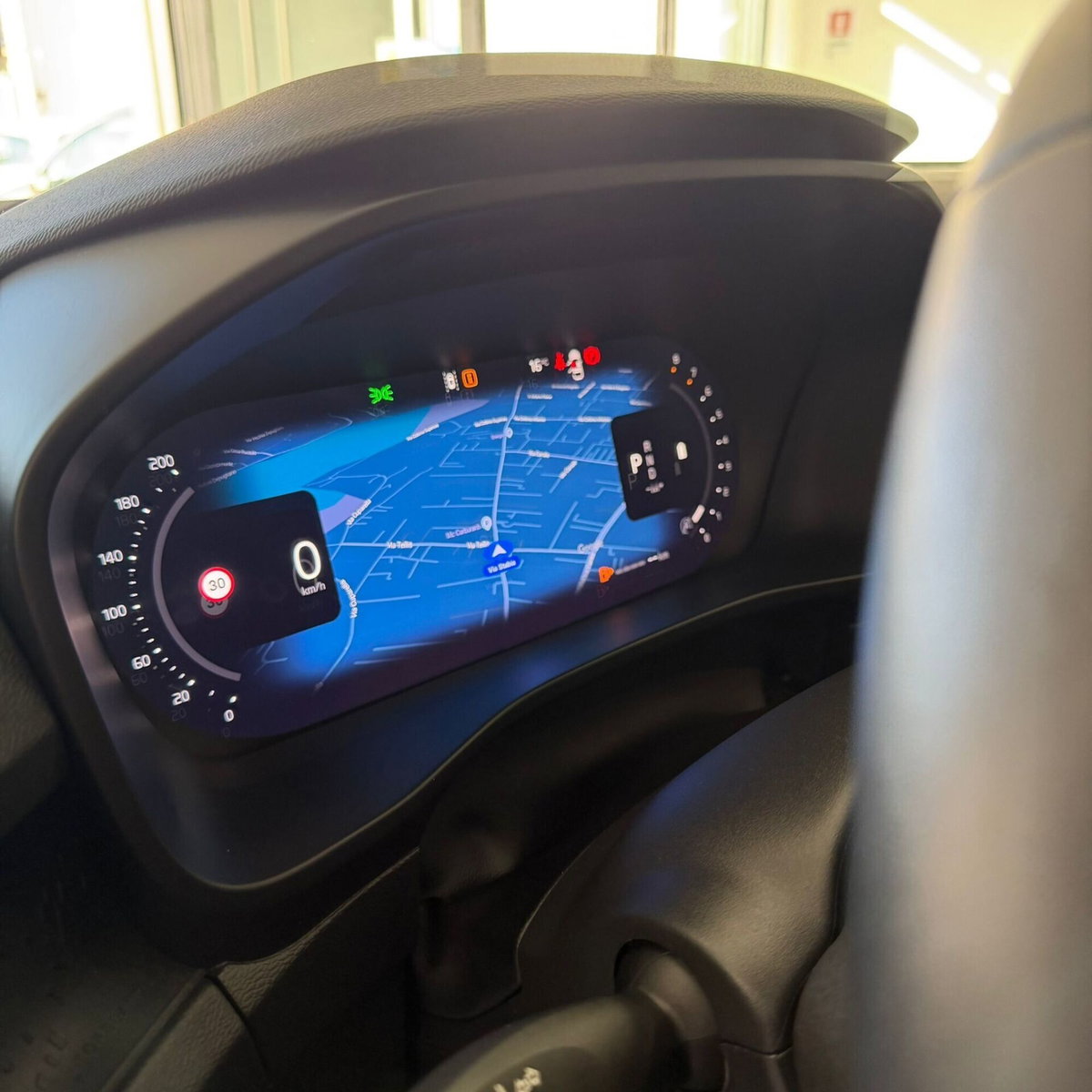 Volvo XC40 B3 automatico Core (14)
