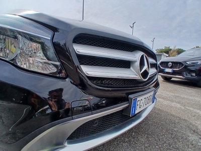 Mercedes-Benz GLA SUV 180 d Premium (10)