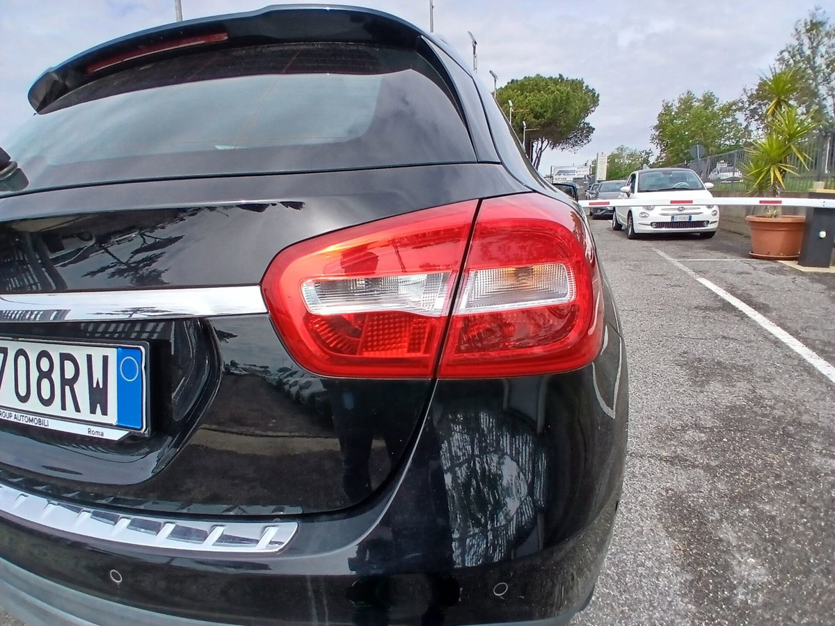 Mercedes-Benz GLA SUV 180 d Premium (14)