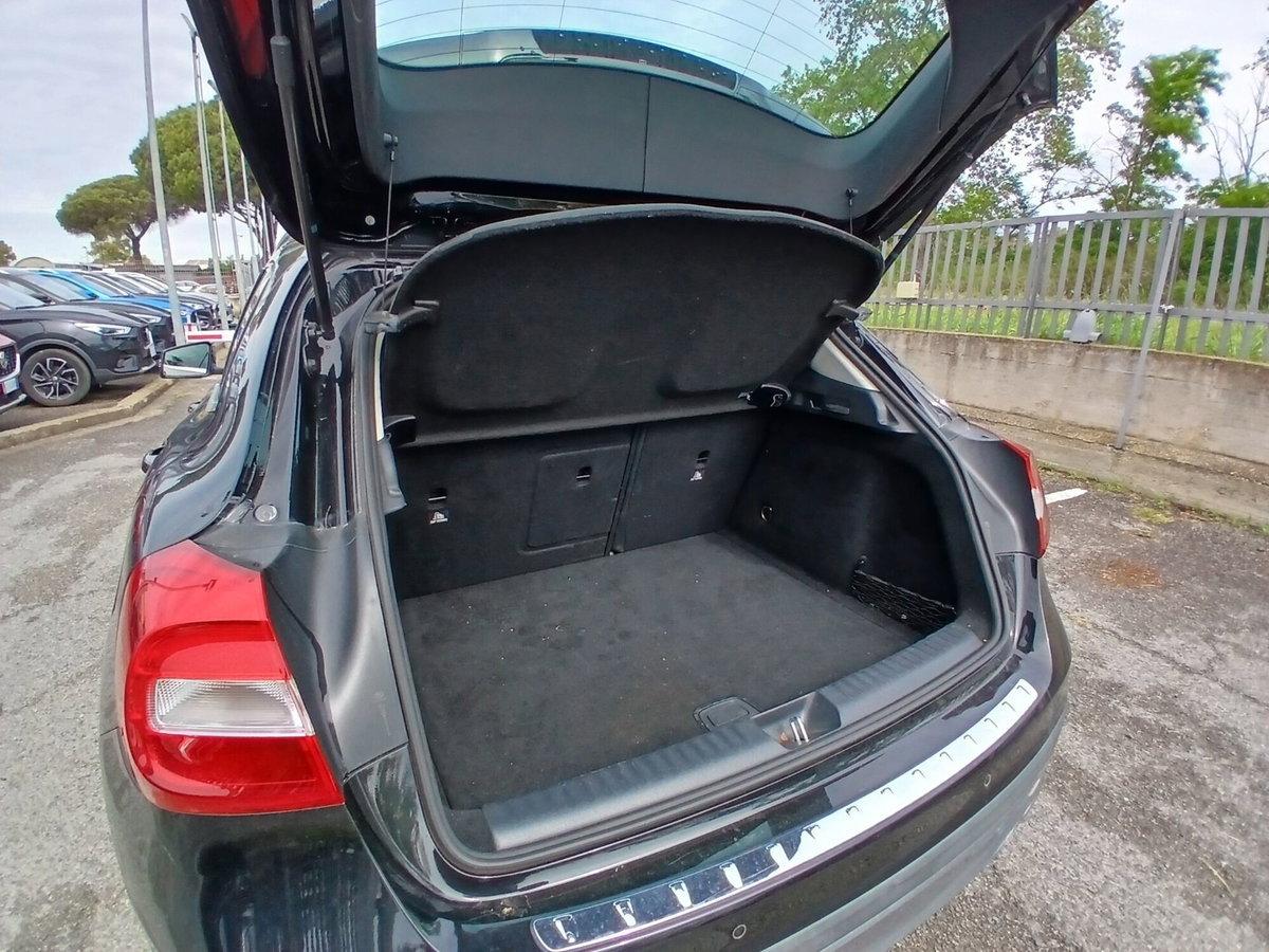 Mercedes-Benz GLA SUV 180 d Premium (17)