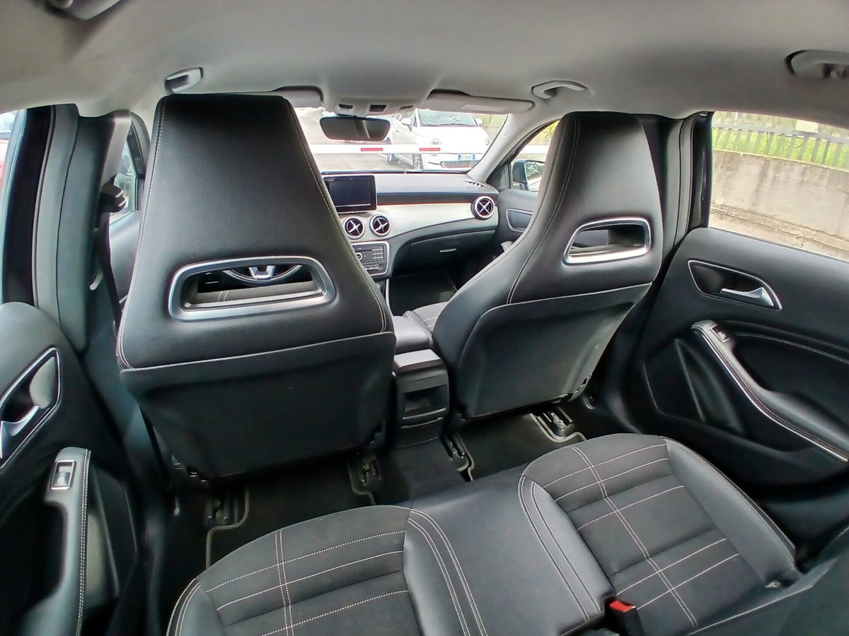 Mercedes-Benz GLA SUV 180 d Premium (19)