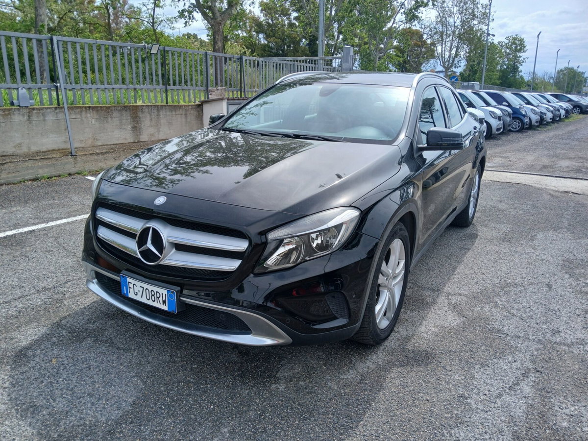 Mercedes-Benz GLA SUV 180 d Premium (2)