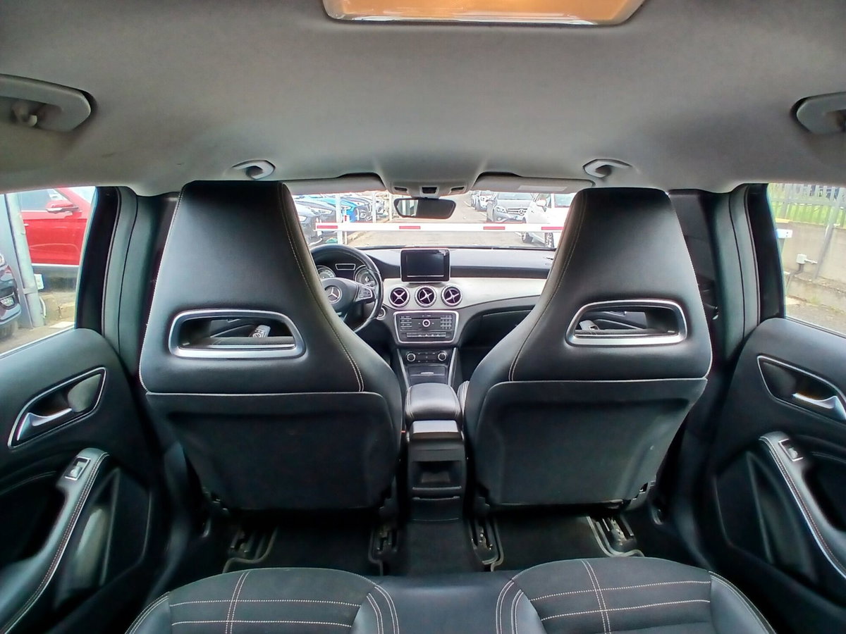 Mercedes-Benz GLA SUV 180 d Premium (20)